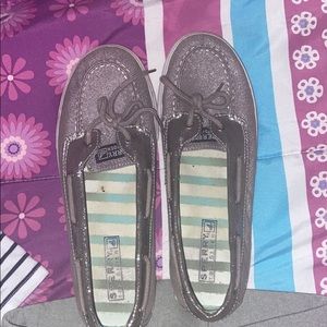 Gently used sperrys slip on